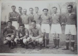 I.mužstvo ŽFC 14.4.1952 přátelského utkání s Duklou Prešov - návštěva 2.000 diváků
